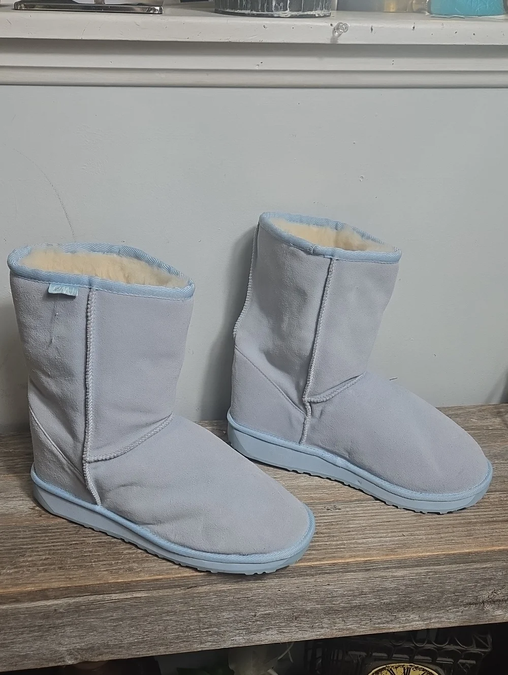 Emu short boot